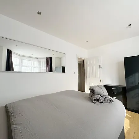 Budget Double Room In Acton, Near Central London & Heathrow Exterior photo