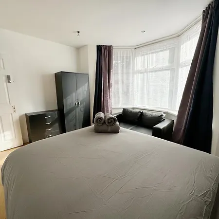 Budget Double Room In Acton, Near Central London & Heathrow Exterior photo