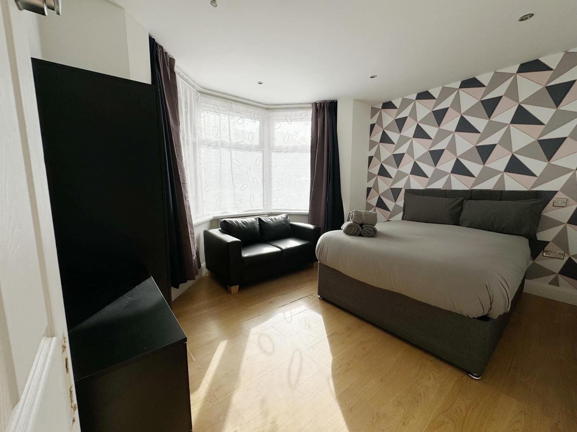 Budget Double In Acton, Near & Heathrow Londra